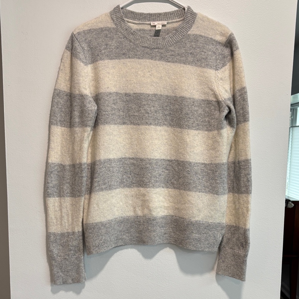 GAP Women’s Bold Stripe Crewneck Sweater in Gray and Cream size large